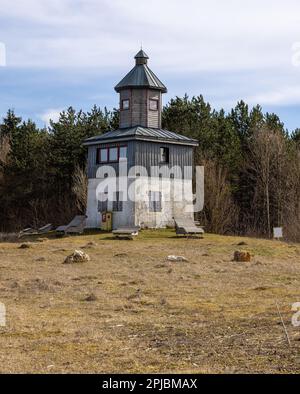 Blick auf den Sternenberg-Turm im Winter auf dem ehemaligen Schwäbischen Alb-Militärtrainingslager Stockfoto