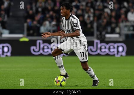 Turin, Italien. 01. April 2023. Juan Cuadrado vom FC Juventus in Aktion während des Fußballspiels der Serie A zwischen dem FC Juventus und Hellas Verona im Juventus Stadion in Torino (Italien), 1. April 2023. Foto Giuliano Marchisciano/Insidefoto Credit: Insidefoto di andrea staccioli/Alamy Live News Stockfoto