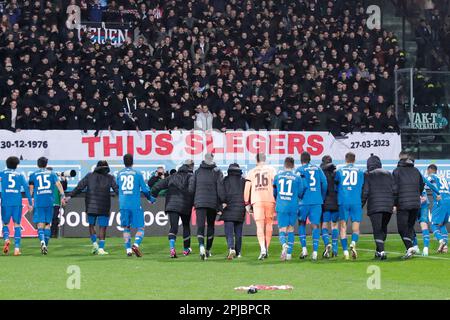 Nijmegen, Niederlande. 01. April 2023. NIJMEGEN, NIEDERLANDE - APRIL 1: PSV-Spieler und -Fans während des niederländischen Eredivisie-Spiels zwischen NEC Nijmegen und PSV im Stadion de Goffert am 1. April 2023 in Nijmegen, Niederlande (Foto von Broer van den Boom/Orange Pictures) Kredit: Orange Pics BV/Alamy Live News Stockfoto