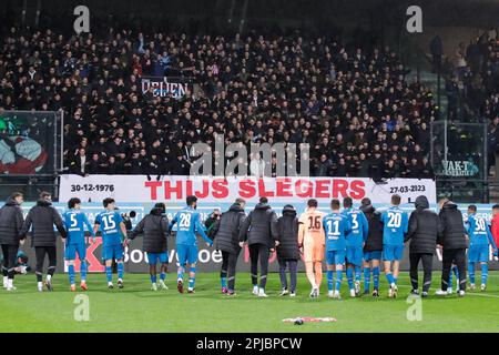 Nijmegen, Niederlande. 01. April 2023. NIJMEGEN, NIEDERLANDE - APRIL 1: PSV-Spieler und -Fans während des niederländischen Eredivisie-Spiels zwischen NEC Nijmegen und PSV im Stadion de Goffert am 1. April 2023 in Nijmegen, Niederlande (Foto von Broer van den Boom/Orange Pictures) Kredit: Orange Pics BV/Alamy Live News Stockfoto