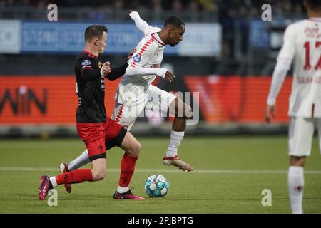 ROTTERDAM - (lr) Peter Koopmeiners von sbv Excelsior, Joshua Brenet vom FC Twente während des niederländischen Premier-League-Spiels zwischen sbv Excelsior und SC Cambuur im Van Donge & De Roo Stadium am 19. März 2023 in Rotterdam, Niederlande. ANP ROY LAZET Credit: ANP/Alamy Live News Stockfoto