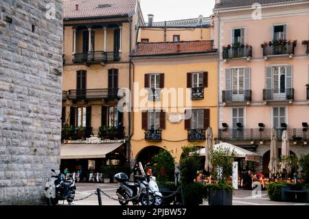 Romanische Piazza del Duomo in Como, Italien. Stockfoto