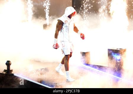 Anthony Joshua geht vor dem internationalen Schwergewichtswettbewerb gegen Jermaine Franklin auf der O2 in London zum Ring. Foto: Samstag, 1. April 2023. Stockfoto