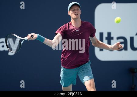 Miami Gardens, Florida, USA. 28. März 2023. März 28 - Miami Gardens: Jannik Sünder of Italy besiegt Andrey Rublev während der 3. Runde der Miami Open 2023 von Itau. (Kreditbild: © Andrew Patron/ZUMA Press Wire) NUR REDAKTIONELLE VERWENDUNG! Nicht für den kommerziellen GEBRAUCH! Stockfoto