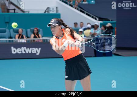 Miami Gardens, Florida, USA. 29. März 2023. März 29 - Miami Gardens: Aryna Sabalenka spielt Sorona Cirstea (ROU) während des Viertelfinals der Miami Open 2023 von Itau. (Kreditbild: © Andrew Patron/ZUMA Press Wire) NUR REDAKTIONELLE VERWENDUNG! Nicht für den kommerziellen GEBRAUCH! Stockfoto