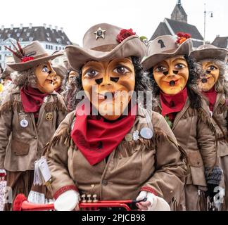 Cowgirl Maske beim Basler Schweiz Karneval oder Fasnacht Parade Stockfoto