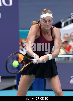 Miami, Vereinigte Staaten Von Amerika. 01. April 2023. MIAMI GARDENS, FLORIDA - 01. APRIL: Petra Kvitova aus der Tschechischen Republik trifft Elena Rybakina aus Kasachstan im Finale der FrauenSingles am 01. April 2023 im Hard Rock Stadium in Miami Gardens, Florida. (Foto: Alberto E. Tamargo/Sipa USA) Guthaben: SIPA USA/Alamy Live News Stockfoto