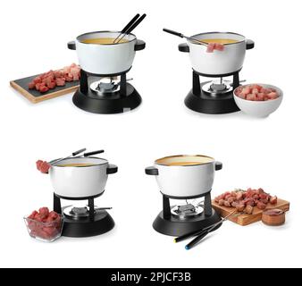 Set mit Fondue-Töpfen und Fleisch auf weißem Hintergrund Stockfoto