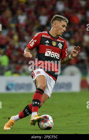 Rio de Janeiro, Brasilien, 01. April 2023. Guillermo Varela von Flamengo während des Spiels zwischen Flamengo und Fluminense, für die Endmeisterschaft Carioca 2023, im Maracana Stadium, in Rio de Janeiro am 01. April. Foto: Marcello Dias/DiaEsportivo/Alamy Live News Stockfoto