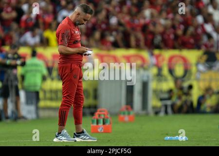 Rio de Janeiro, Brasilien, 01. April 2023. Flamengo-Manager Vitor Pereira, während des Spiels zwischen Flamengo und Fluminense, für die Finalmeisterschaft Carioca 2023, im Maracana-Stadion in Rio de Janeiro am 01. April. Foto: Marcello Dias/DiaEsportivo/Alamy Live News Stockfoto