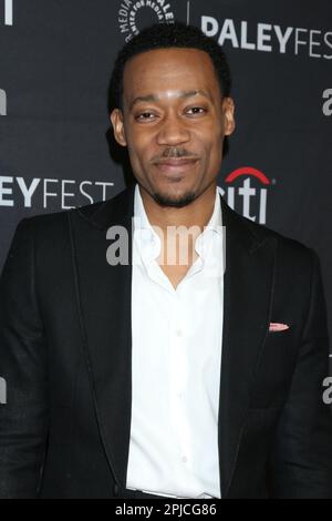 Los Angeles, USA. 01. April 2023. LOS ANGELES - APR 1: Tyler James Williams beim PaleyFest 2023 - Abbott Elementary at the Dolby Theater am 1. April 2023 in Los Angeles, CA (Foto: Katrina Jordan/Sipa USA) Guthaben: SIPA USA/Alamy Live News Stockfoto