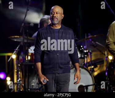 Darius Rucker nimmt am 31. März 2023 in Austin, Texas, eine Aufführung von CMT Crossroads auf der Kongressbühne vor dem Texas Capitol zur Feier der CMT Music Awards 2023 auf. © Curtis Hilbun / AFF-USA.COM Stockfoto