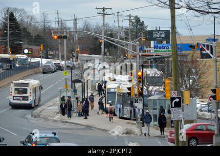 Mumford Terminal, eine Halifax Transit Bushaltestelle am Halifax Shopping Centre an der Mumford Road in Halifax, Nova Scotia, Kanada. Stockfoto
