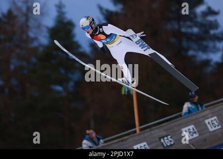 Planica, Slowenien. 1. April 2023. Halvor Egner Granerud aus Norwegen tritt am 1. April 2023 bei der Ski-Jumping-Weltmeisterschaft HS240 der Herrenmannschaft in Planica, Slowenien, an. Kredit: Zeljko Stevanic/Xinhua/Alamy Live News Stockfoto