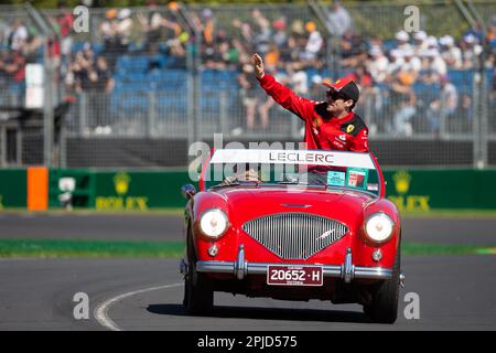 Melbourne, Australien, 2. April 2023. Charles Leclerc (16) auf dem Weg nach Scuderia Ferrari während der Driver Parade beim australischen Formel 1 Grand Prix am 02. April 2023 auf der Melbourne Grand Prix Circuit in Albert Park, Australien. Kredit: Dave Hewison/Speed Media/Alamy Live News Stockfoto