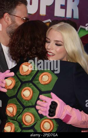 Jack Black, Anya Taylor-Joy 04/01/2023, die Sondervorführung der Super Mario Bros Film im Regal LA Live in Los Angeles, CA Foto von Izumi Hasegawa/HollywoodNewsWire.net Kredit: Hollywood News Wire Inc./Alamy Live News Stockfoto