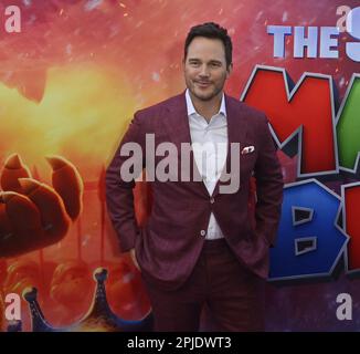 Los Angeles, Usa. 01. April 2023. Das Casting-Mitglied Chris Pratt, die Stimme von Mario, nimmt an der Premiere des animierten Science-Fantasy-Comedy-Films „The Super Mario Bros Film im Regal L.A. Live in Los Angeles am Samstag, den 1. April 2023. Storyline: Ein Klempner aus Brooklyn namens Mario reist durch das Pilzreich mit einer Prinzessin namens Peach und einem anthropomorphen Pilz namens Kröte, um Marios Bruder Luigi zu finden und die Welt vor einem skrupellosen, feuerspeienden Koopa namens Bowser zu retten. Foto: Jim Ruymen/UPI Credit: UPI/Alamy Live News Stockfoto