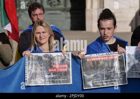 Mailand, Italien. 02. April 2023. Präsident ukrainischer Staatsbürger auf der Piazza Duomo Mailand gegen den Krieg und gegen Vladimir Putin Credit: Unabhängige Fotoagentur/Alamy Live News Stockfoto