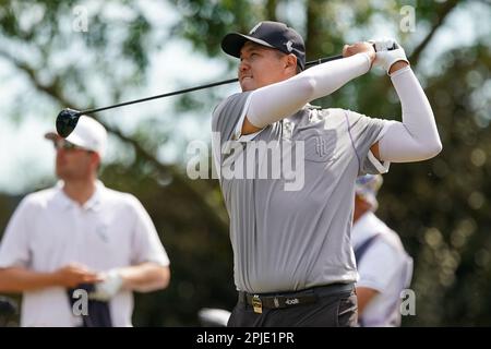 Orlando, Florida, USA. 1. April 2023. Sihwan Kim von den Iron Heads zieht in der zweiten Runde der LIV Golf Invitational - Orlando im Orange County National das 7.-Loch ab. (Kreditbild: © Debby Wong/ZUMA Press Wire) NUR REDAKTIONELLE VERWENDUNG! Nicht für den kommerziellen GEBRAUCH! Kredit: ZUMA Press, Inc./Alamy Live News Stockfoto