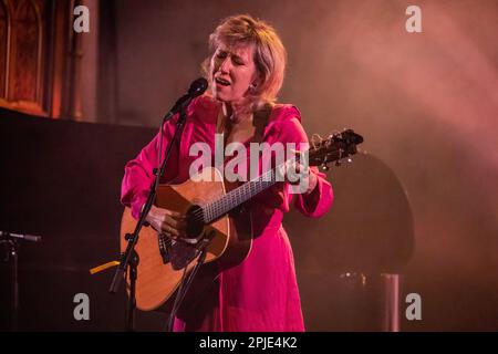 Oslo, Norwegen. 01. April 2023. Die kanadisch-amerikanische Sängerin, Songwriterin und Musikerin Martha Wainwright führt ein Live-Konzert im Kulturkirken Jakob in Oslo auf. (Foto: Gonzales Photo/Alamy Live News Stockfoto