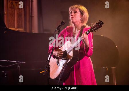 Oslo, Norwegen. 01. April 2023. Die kanadisch-amerikanische Sängerin, Songwriterin und Musikerin Martha Wainwright führt ein Live-Konzert im Kulturkirken Jakob in Oslo auf. (Foto: Gonzales Photo/Alamy Live News Stockfoto