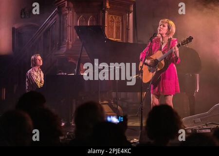 Oslo, Norwegen. 01. April 2023. Die kanadisch-amerikanische Sängerin, Songwriterin und Musikerin Martha Wainwright führt ein Live-Konzert im Kulturkirken Jakob in Oslo auf. (Foto: Gonzales Photo/Alamy Live News Stockfoto