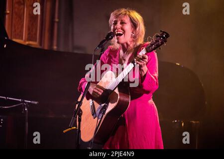 Oslo, Norwegen. 01. April 2023. Die kanadisch-amerikanische Sängerin, Songwriterin und Musikerin Martha Wainwright führt ein Live-Konzert im Kulturkirken Jakob in Oslo auf. (Foto: Gonzales Photo/Alamy Live News Stockfoto