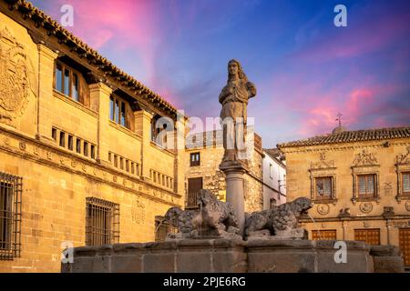 Blick auf die Plaza de los Leones in der zum Weltkulturerbe gehörenden Stadt Baeza in Jaen, Andalusien, Spanien Stockfoto