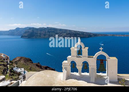 Die 3 blauen Kuppeln aus Oia Stockfoto