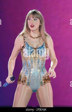 Arlington, Usa. 31. März 2023. Die amerikanische Sängerin und Songwriterin Taylor Swift tritt auf ihrer „The Eras Tour“ im AT&T Stadium auf. Am 31. März 2023 in Arlington, Texas, Uniyed States. (Foto: Javier Vicencio/Eyepix/NurPhoto) Kredit: NurPhoto SRL/Alamy Live News Stockfoto