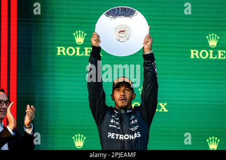 Melbourne, Australien. 02. April 2023. firo : 2. April 2023, Motorsport, Formel 1, Formel 1, Staffel 2023, Australian Grand Prix, Formel 1 Rolex Australian Grand Prix 2023, 3. Runde der Formel 1-Weltmeisterschaft 2023, auf dem Albert Park Circuit, in Melbourne, Australien, das Rennen, HAMILTON Lewis (gbr), Mercedes AMG F1 Team W14, Portrait Podium Credit: dpa/Alamy Live News Stockfoto
