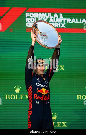 Melbourne, Australien. 02. April 2023. firo : 2. April 2023, Motorsport, Formel 1, Formel 1, Staffel 2023, Australian Grand Prix, Formel 1 Rolex Grand Prix 2023, 3. Runde der Formel-1-Weltmeisterschaft 2023, auf dem Albert Park Circuit, in Melbourne, Australien, das Rennen, VERSTAPPEN Max (Ned), Red Bull Racing RB19, Portrait Podium Credit: dpa/Alamy Live News Stockfoto