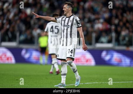 Turin, Italien. 01. April 2023. Arkadiusz Milik vom FC Juventus Gesten während des Fußballspiels der Serie A vor dem FC Juventus und dem FC Hellas Verona im Allianz-Stadion am 1. April 2023 in Turin, Italien . Kredit: Marco Canoniero/Alamy Live News Stockfoto