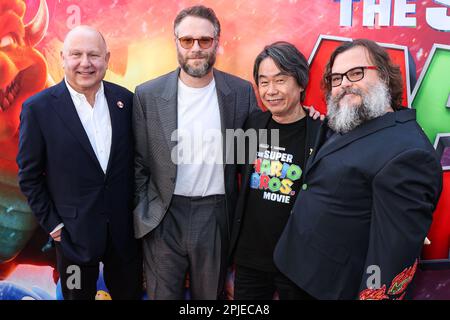 LOS ANGELES, KALIFORNIEN, USA - APRIL 01: Chris Meledandri, Seth Rogen, Shigeru Miyamoto und Jack Black treffen beim Los Angeles Special Screening of Universal Pictures, Nintendo and Illumination Entertainment's „The Super Mario Bros Movie“ im Regal Cinemas LA Live & 4DX Movie am 1. April 2023 in Los Angeles, Kalifornien, USA. (Foto von Xavier Collin/Image Press Agency) Stockfoto