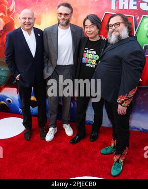 LOS ANGELES, KALIFORNIEN, USA - APRIL 01: Chris Meledandri, Seth Rogen, Shigeru Miyamoto und Jack Black treffen beim Los Angeles Special Screening of Universal Pictures, Nintendo and Illumination Entertainment's „The Super Mario Bros Movie“ im Regal Cinemas LA Live & 4DX Movie am 1. April 2023 in Los Angeles, Kalifornien, USA. (Foto von Xavier Collin/Image Press Agency) Stockfoto
