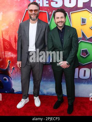 LOS ANGELES, KALIFORNIEN, USA - 01. APRIL: Seth Rogen und Charlie Day treffen beim Los Angeles Special Screening of Universal Pictures, Nintendo and Illumination Entertainment's „The Super Mario Bros Movie“ im Regal Cinemas LA Live & 4DX Movie am 1. April 2023 in Los Angeles, Kalifornien, USA. (Foto von Xavier Collin/Image Press Agency) Stockfoto