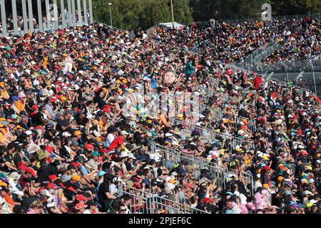 Melbourne, Australie. 02. April 2023. Zuschauer, Fans während der Formel 1 Rolex Australian Grand Prix 2023, 3. Runde der Formel-1-Weltmeisterschaft 2023 vom 31. März bis 2. April 2023 auf dem Albert Park Circuit in Melbourne, Australien – Foto DPPI Credit: DPPI Media/Alamy Live News Stockfoto