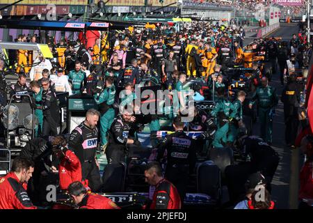 Melbourne, Australie. 02. April 2023. Pitlane während der Formel 1 Rolex Grand Prix 2023, 3. Runde der Formel-1-Weltmeisterschaft 2023 von 31. März bis 2. April 2023 auf dem Albert Park Circuit in Melbourne, Australien – Foto DPPI Credit: DPPI Media/Alamy Live News Stockfoto