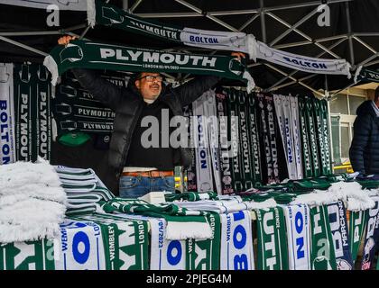 London, Großbritannien. 02. April 2023. Plymouth Argyle-Fans kommen am 4./2. April 2023 in Wembley während des Papa John's Trophy Final Match Bolton Wanderers vs Plymouth Argyle im Wembley Stadium, London, Großbritannien, 2. April 2023 (Foto von Stan Kasala/News Images) in London, Großbritannien. (Foto: Stan Kasala/News Images/Sipa USA) Guthaben: SIPA USA/Alamy Live News Stockfoto