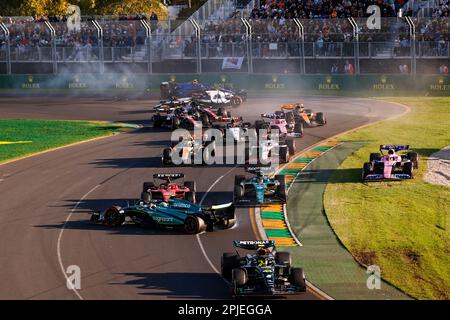 Melbourne, Australien. 2. April 2023. Die Fahrer fahren während des australischen Formel 1 Grand Prix in Melbourne, Australien, 2. April 2023. Kredit: Qian Jun/Xinhua/Alamy Live News Stockfoto