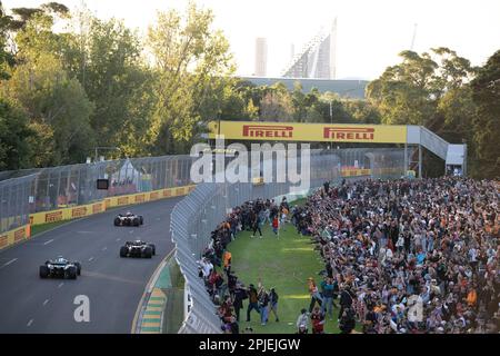 Melbourne, Australie. 02. April 2023. Zuschauer, Fans während der Formel 1 Rolex Australian Grand Prix 2023, 3. Runde der Formel-1-Weltmeisterschaft 2023 vom 31. März bis 2. April 2023 auf dem Albert Park Circuit in Melbourne, Australien – Foto DPPI Credit: DPPI Media/Alamy Live News Stockfoto