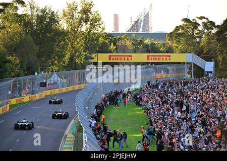 Melbourne, Australie. 02. April 2023. Zuschauer, Fans während der Formel 1 Rolex Australian Grand Prix 2023, 3. Runde der Formel-1-Weltmeisterschaft 2023 vom 31. März bis 2. April 2023 auf dem Albert Park Circuit in Melbourne, Australien – Foto DPPI Credit: DPPI Media/Alamy Live News Stockfoto