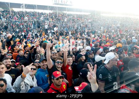 Melbourne, Australie. 02. April 2023. Zuschauer, Fans während der Formel 1 Rolex Australian Grand Prix 2023, 3. Runde der Formel-1-Weltmeisterschaft 2023 vom 31. März bis 2. April 2023 auf dem Albert Park Circuit in Melbourne, Australien – Foto DPPI Credit: DPPI Media/Alamy Live News Stockfoto