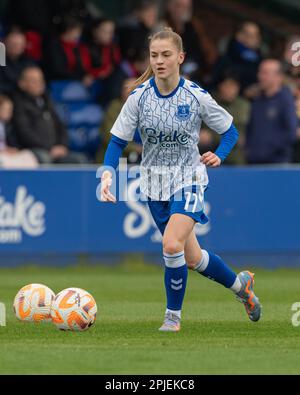 Walton Hall Park, Liverpool, Merseyside, England. 2. April 2023 Everton's Jessica Park wärmt sich auf, während Everton Football Club Women V Tottenham Hotspur Football Club Women im Walton Hall Park, in der Women's Super League (WSL)/Barclays Women's Super League (BWSL). (Bild: ©Cody Froggatt/Alamy Live News) Stockfoto