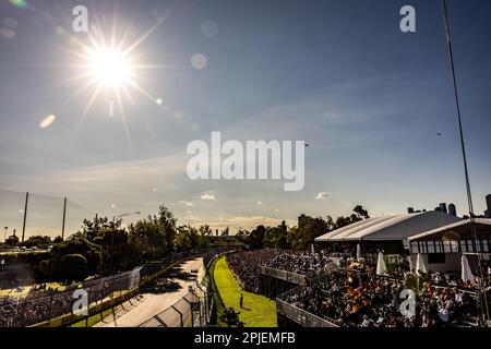 Melbourne, Australien. 02. April 2023. Bei schlechten Lichtverhältnissen. 02.04.2023. Formel-1-Weltmeisterschaft, Rd 3, Australian Grand Prix, Albert Park, Melbourne, Australien, Wettkampftag. Das Foto sollte wie folgt lauten: XPB/Press Association Images. Kredit: XPB Images Ltd/Alamy Live News Stockfoto