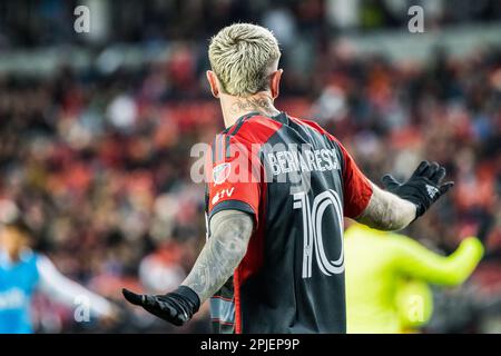 Toronto, Kanada. 01. April 2023. Federico Bernardeschi #10 in Aktion während des MLS-Spiels zwischen dem FC Toronto und dem FC Charlotte auf dem BMO Field in Toronto. Das Spiel endete mit 2-2 Punkten: SOPA Images Limited/Alamy Live News Stockfoto