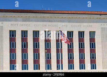 Galveston, Texas, USA - Februar 2023: Vor dem historischen Post-, Custom House- und Court House-Gebäude in der Nähe des Stadtzentrums Stockfoto