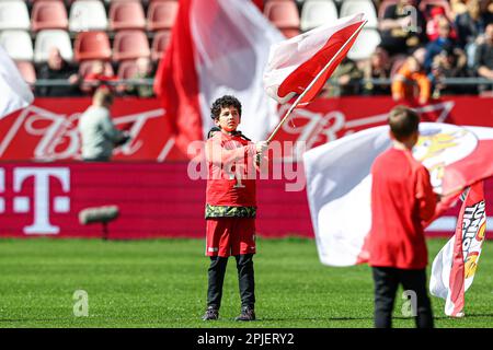 Utrecht, Niederlande. 02. April 2023. UTRECHT, NIEDERLANDE - APRIL 2: Fans des FC Utrecht während des niederländischen Eredivisie-Spiels zwischen dem FC Utrecht und dem FC Volendam im Stadion Galgenwaard am 2. April 2023 in Utrecht, Niederlande (Foto: Ben Gal/Orange Pictures). Guthaben: Orange Pics BV/Alamy Live News Stockfoto