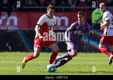 Utrecht, Niederlande. 02. April 2023. UTRECHT, NIEDERLANDE - APRIL 2: Tavos Douvikas vom FC Utrecht während des niederländischen Eredivisie-Spiels zwischen dem FC Utrecht und dem FC Volendam im Stadion Galgenwaard am 2. April 2023 in Utrecht, Niederlande (Foto: Ben Gal/Orange Pictures). Credit: Orange Pics BV/Alamy Live News Stockfoto