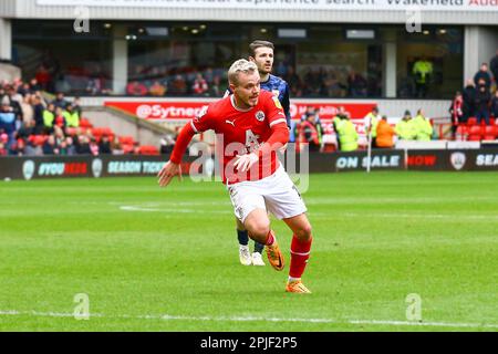 Oakwell Stadium, Barnsley, England - 1. April 2023 Luke Thomas (16) of Barnsley - während des Spiels Barnsley V Morecambe, Sky Bet League One, 2022/23, Oakwell Stadium, Barnsley, England - 1. April 2023 Guthaben: Arthur Haigh/WhiteRosePhotos/Alamy Live News Stockfoto